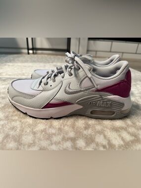 Nike Women’s Air Max Sneaker - Light Gray with Magenta Accent